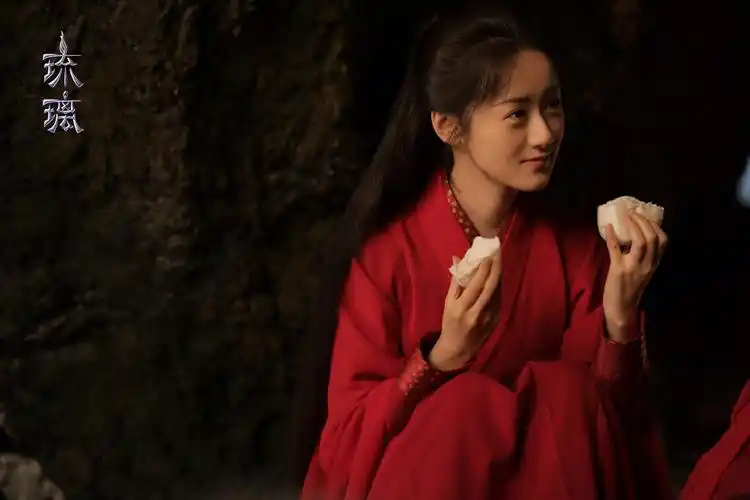 袁冰妍《琉璃》红衣剧照图片