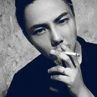 男人抽烟图片霸气_微信头像图片大全