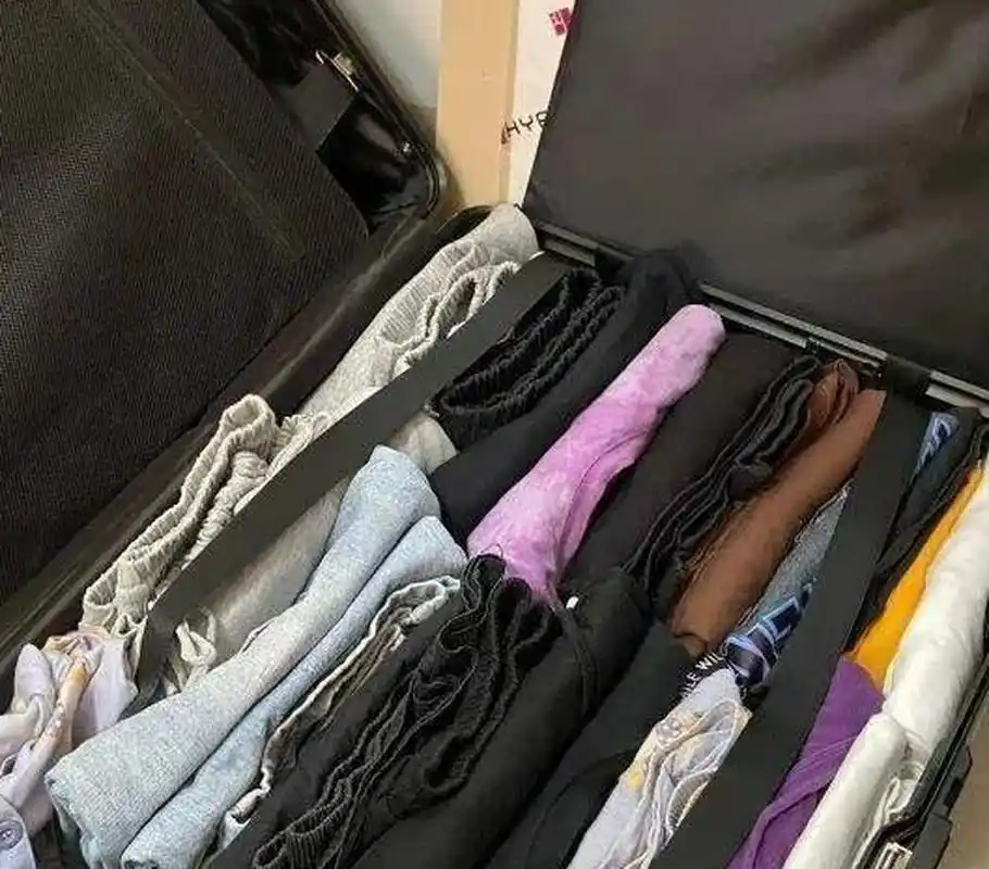 跟女朋友出门旅游,她给我收拾的行李箱,果然没找错人