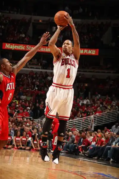 图文季后赛老鹰vs公牛罗斯外线空位跳投