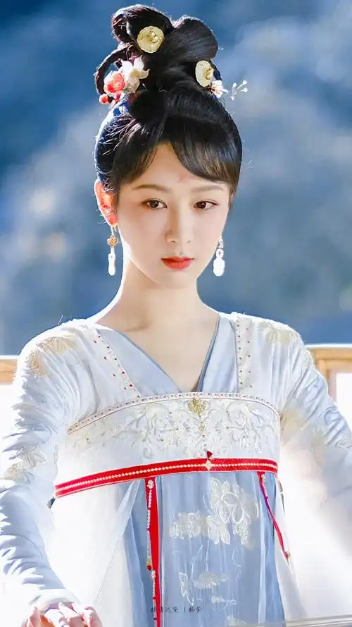 杨紫小夭抚琴六宫格剧照