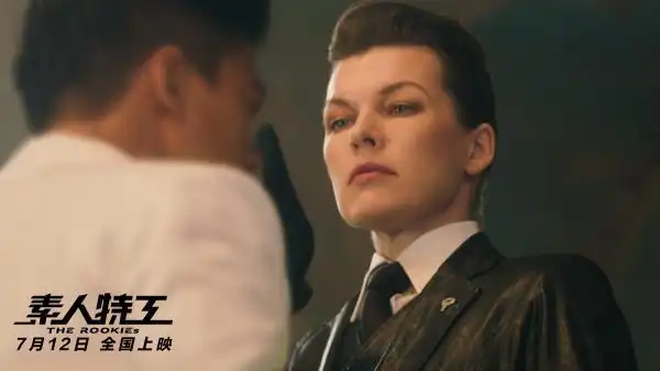 喜剧电影《素人特工》今日发布了片尾曲《巴比龙(boytoy混音版)》的mv