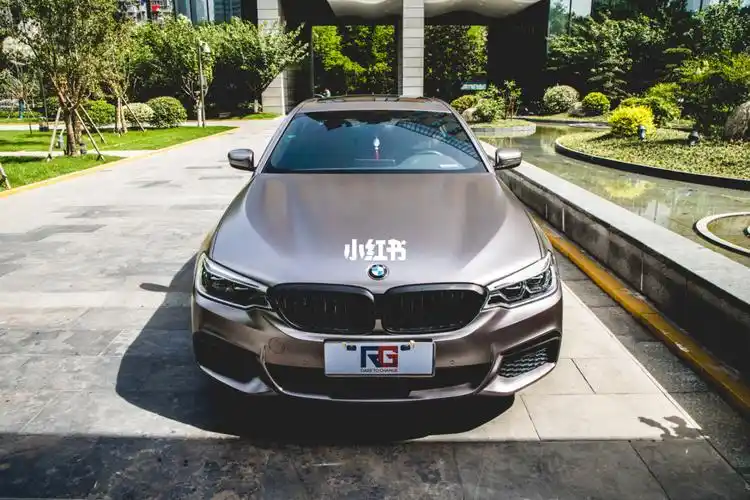 宝马五系电光战斗灰