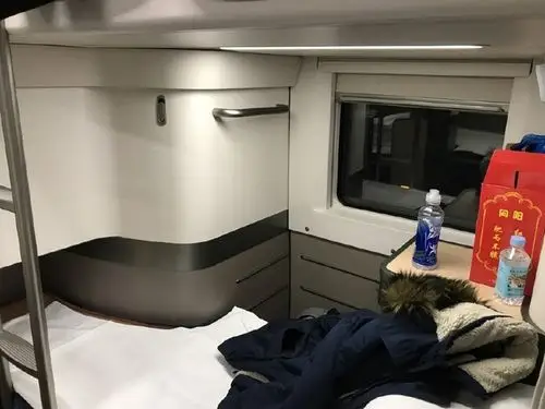 乘动卧回家过年 车厢空空毫无春运的味道