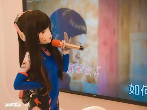 你们公司的年会老板也年年穿女装吗