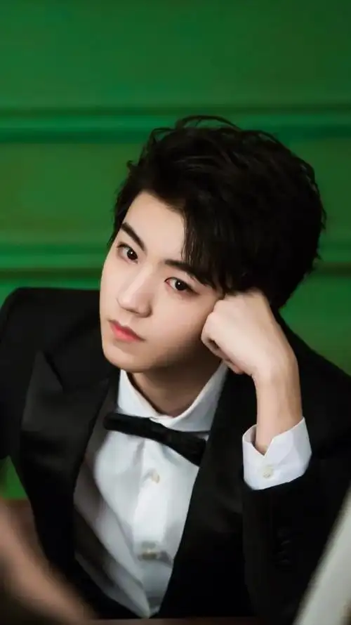 手机壁纸丨王俊凯最帅的照片壁纸