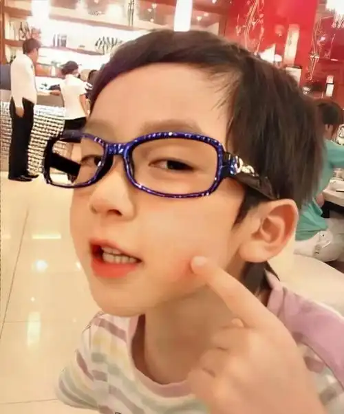 贺峻霖小时候|lofter(乐乎) - 让兴趣,更有趣