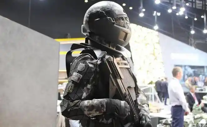 俄罗斯公布未来士兵作战服,中美两国看完直接亮出家底_网易订阅