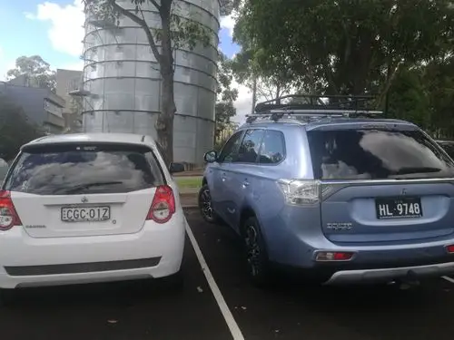 见识一下校园内停放的车牌号.