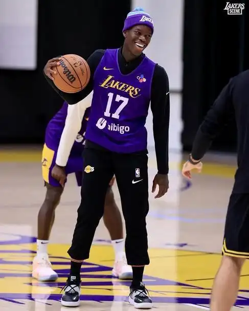 湖人后卫丹尼斯-施罗德在今日训练后接受了采访.