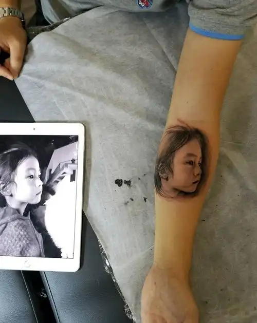 小孩肖像纹身图片