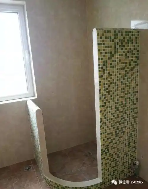 卫生间如果有足够空间,可以砖砌,做成各种好看的造型,外面可以用