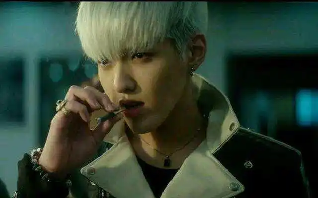 吴亦凡《老炮儿》:冯小刚不吝赞赏说到流量,tfboys绝对是顶流,不满20