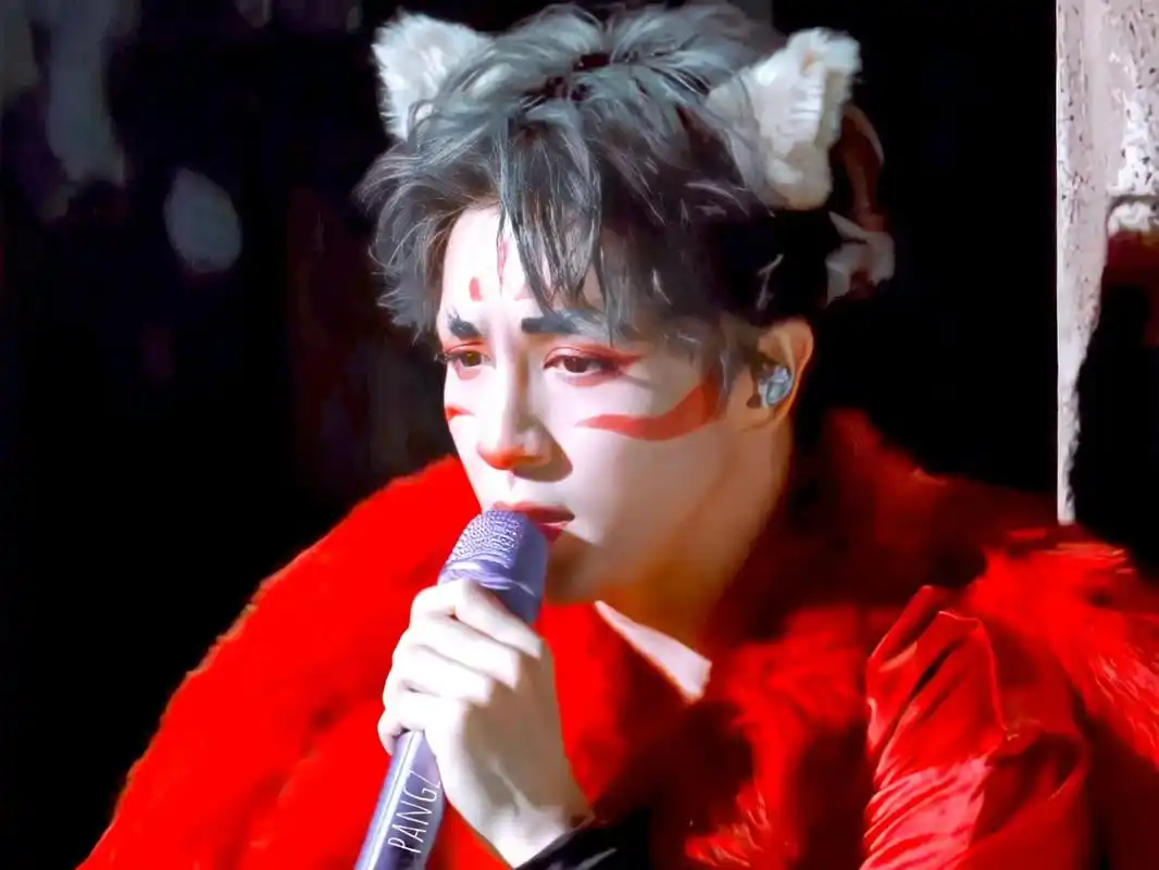 沪上妲己,这只狐狸太魅惑了#薛之谦#狐狸  (图片来自超话) - 抖音