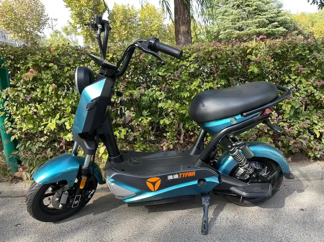 雅迪电动车极光系列 冠能c7-90 自开启大灯 前后仿气囊减震 个性进气