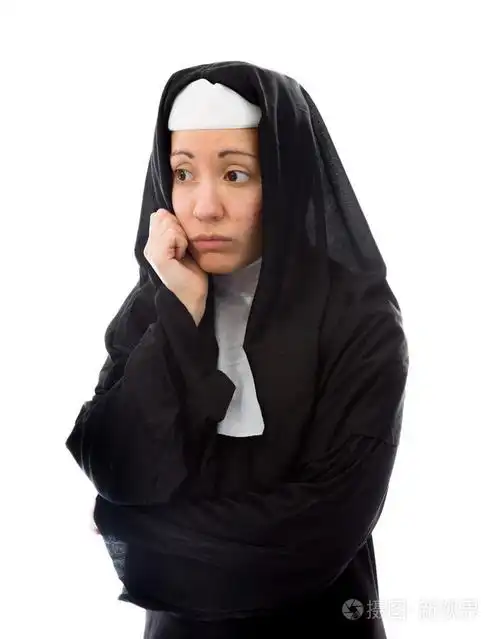 尼姑看起来悲伤