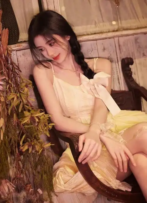 鞠婧祎今日直播造型图好温柔