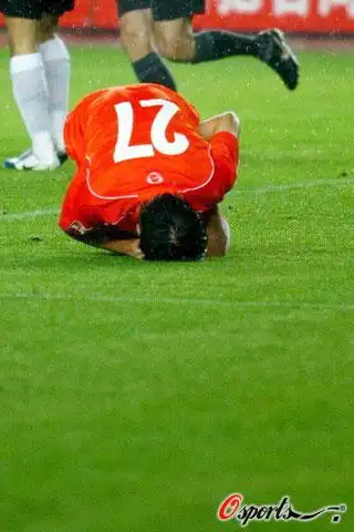 图文中超青岛中能vs天津泰达曲波痛苦倒地