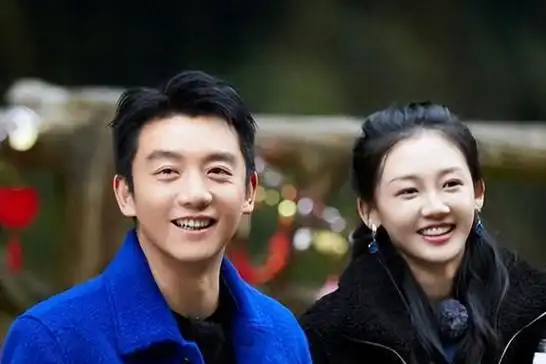 苗苗半夜晒卷发视频脖子上草莓明显网友郑恺你小子行呀