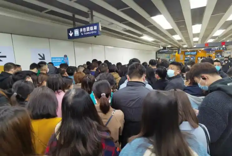 今日早高峰呼家楼换乘站