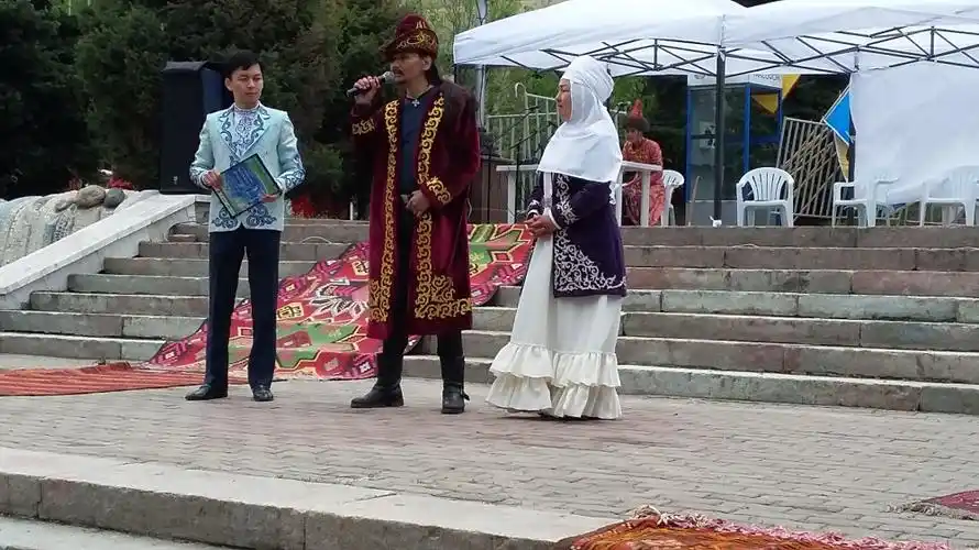 阿拉木图居民庆祝哈萨克民族服饰节