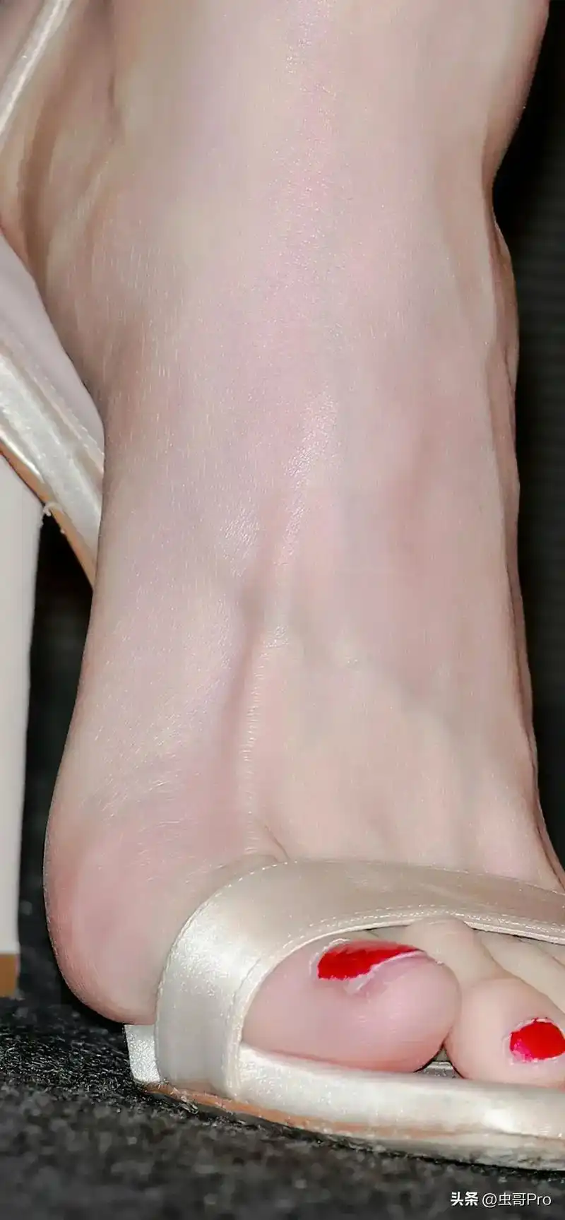 你是否曾经好奇过为何女生的脚 - 抖音