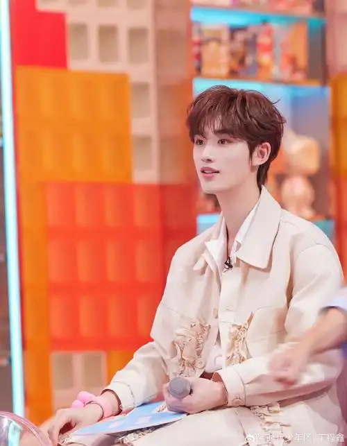 丁程鑫说娜扎姐我来了#帅气弟弟丁程鑫&漂亮姐姐娜扎,扎鑫姐弟我可太