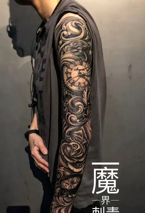 欧美风花臂纹身图片_手臂手部欧美写实新传统时钟藤蔓花臂纹身图案