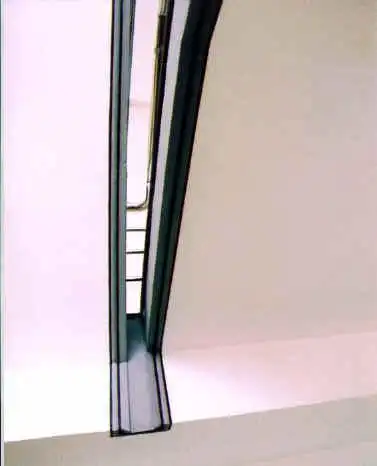 滴水线采用塑料条镶嵌