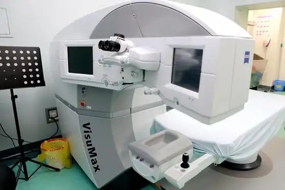 湖南省公立医院首台全飞秒激光系统在湘雅医院开机