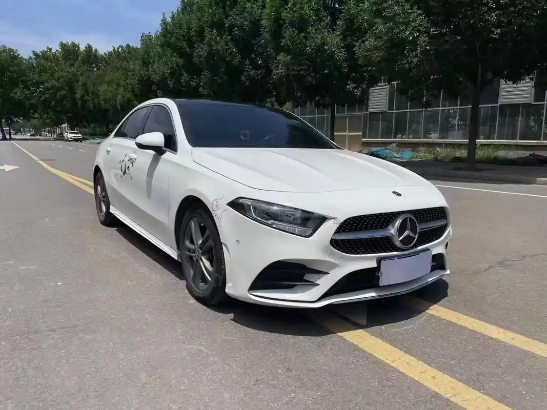 21奔驰a180l.21年奔驰a180l运动轿车,双天窗,定 - 抖音