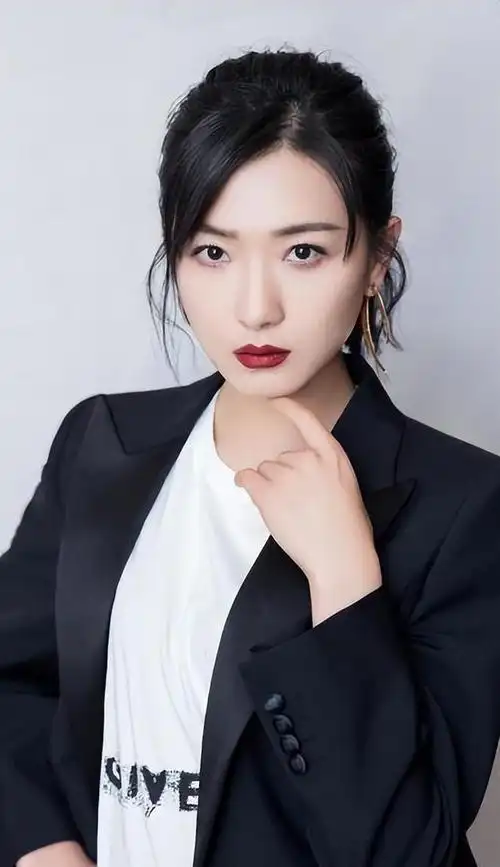 不婚主义万茜这辈子最正确的决定就是35岁高龄为小丈夫生孩子