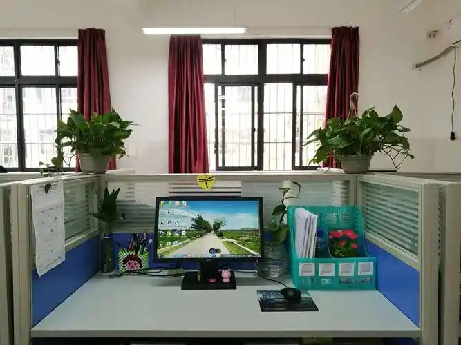 简单的办公室,温馨的工作氛围 ——百色市逸夫小学紫薇分校办公室文化