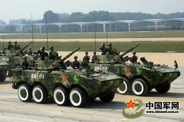 zbd09式8x8轮式步兵战车:一支属"虎"的方阵 _高清图集_新浪网