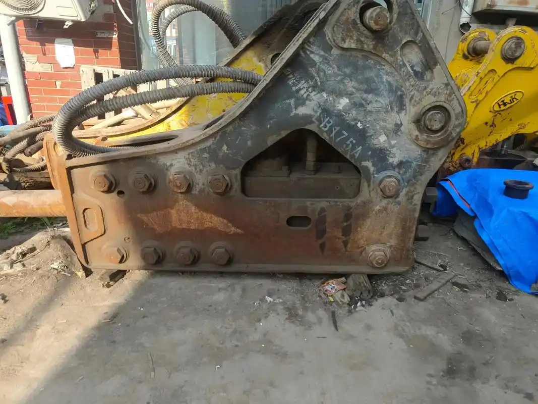 原装雷沃165破碎锤一把#二手破碎锤 #各种挖机 #二手设备 - 抖音