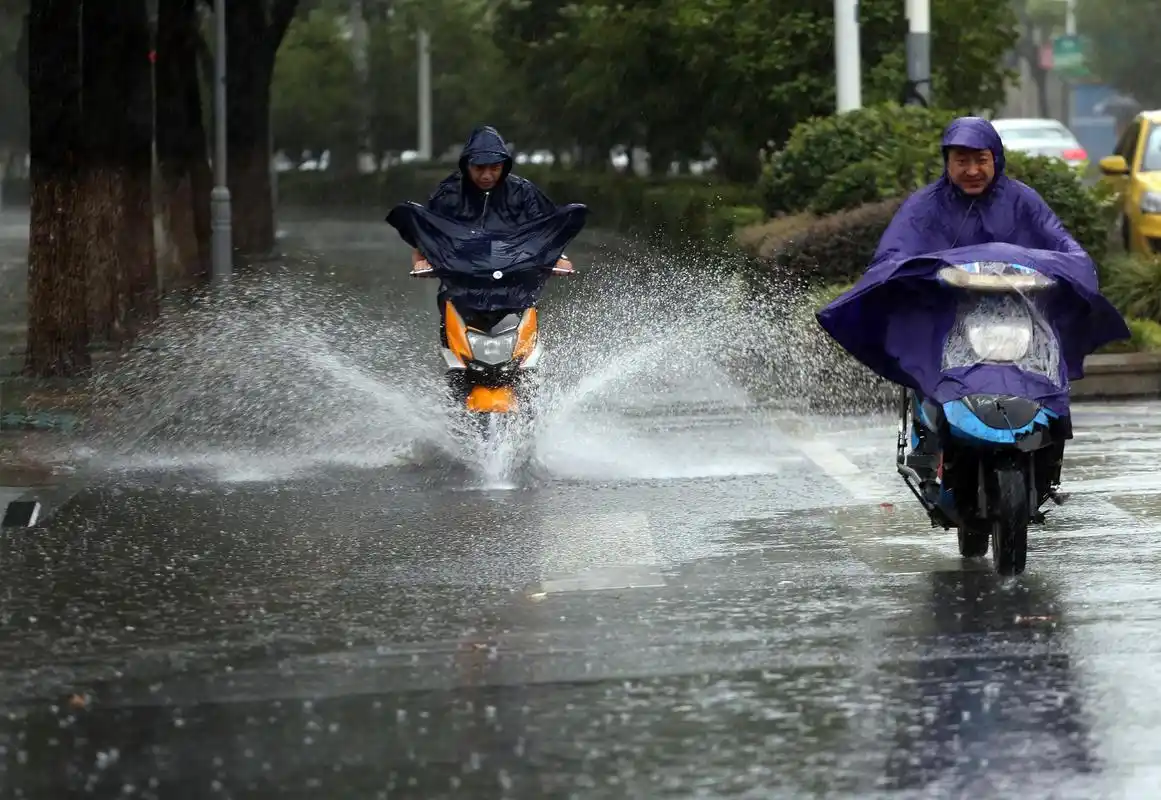 超强台风"利奇马"登陆,直击各地"风雨交加"