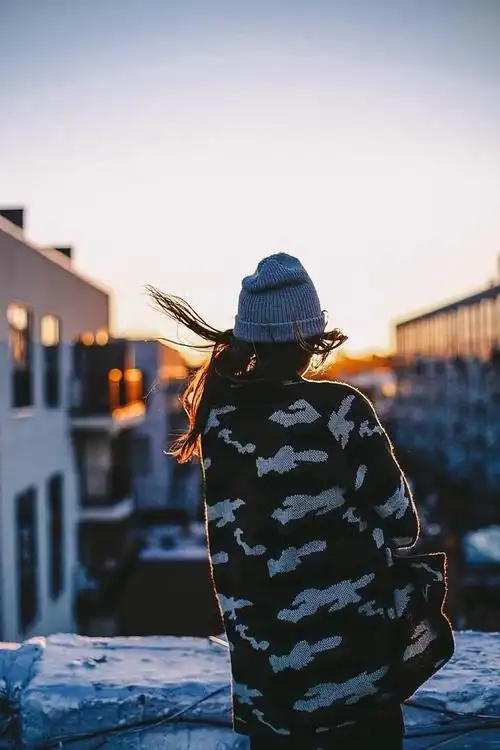 伤感寂寞的女生背影组图