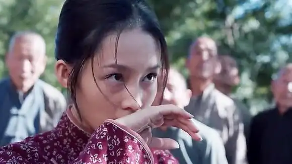 黑娃和田小娥马上就要远走高飞了,却突然被叫住,心里砰砰跳的