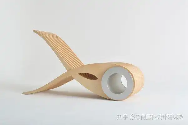 他的设计理念是适合各种场合的多6767功能椅子.