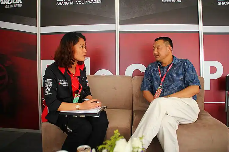 现任金寨县全军乡大团山茶场场长,金寨县金龙玉珠茶业有限公司董事长.