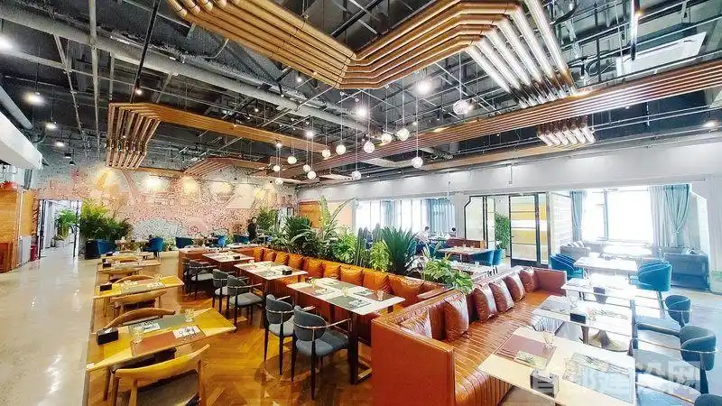 首钢大食堂变时尚餐厅