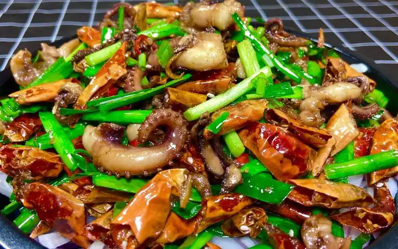 活动  爆炒鱿鱼须你会吗?餐馆原来是这样炒鱿鱼须,居然能这么香好吃