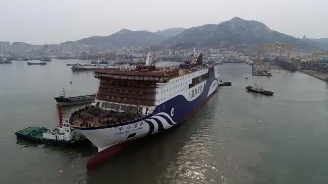 "中华富强"号今天在荣成石岛下水