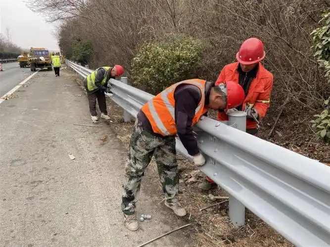 波形护栏防撞高速公路热镀锌喷塑