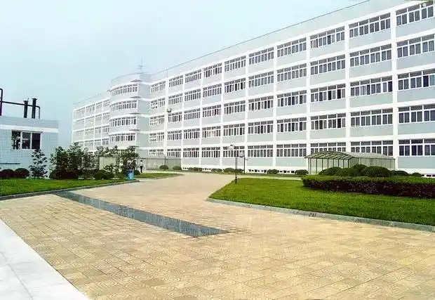 交流和课程研习,与英国林肯学院合作举办会计专业,与法国萨瓦大学合作