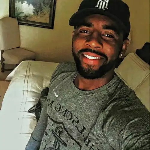 欧文壁纸4k超清挖孔屏