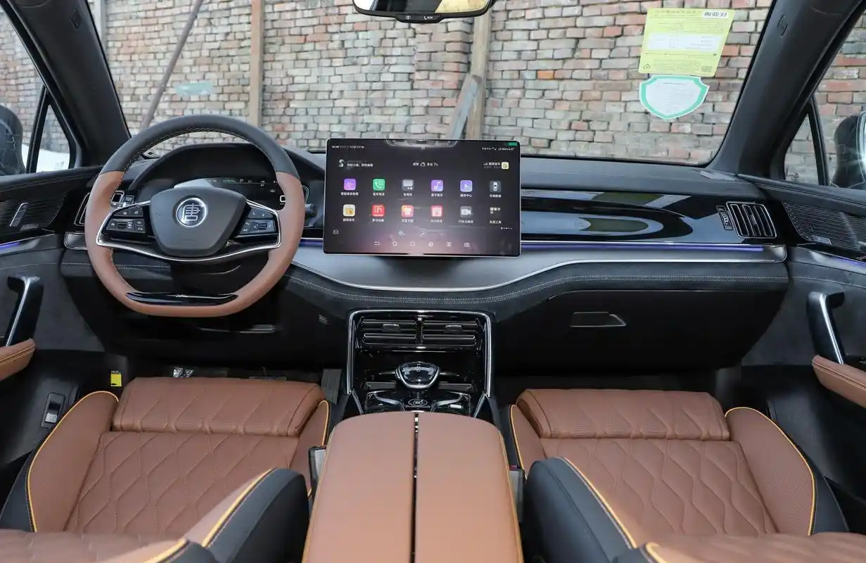 比亚迪新款唐dm-i实车现身,配置升级,或降至20万内?- 买车网