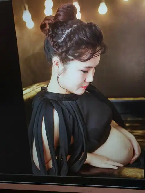 我个人感觉孕妇照就应该有大肚子的感觉,你这拍的感觉没有怀孕的温馨