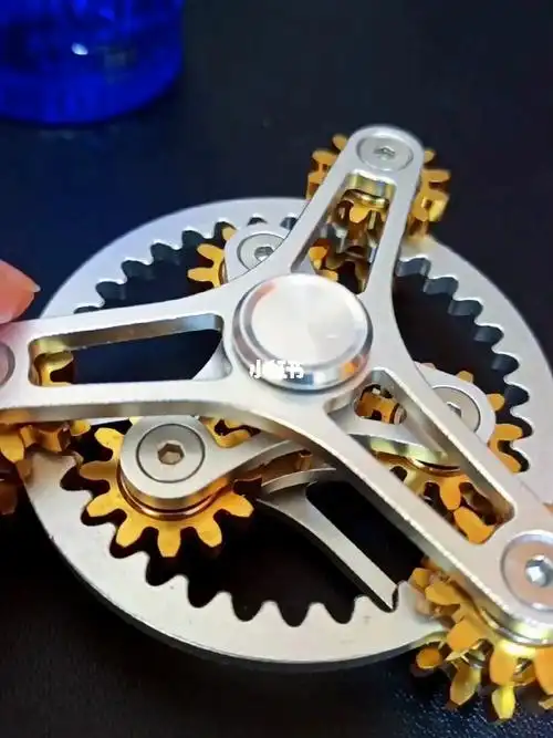 齿轮和轴承相互作用联动的金属玩具