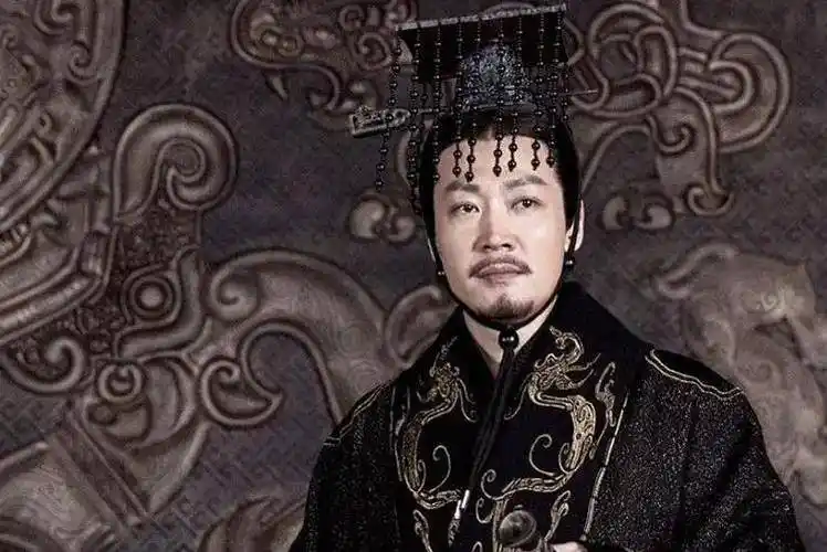 嬴政为什么把"寡人"改为"朕"?把字拆开,你就明白代表什么了